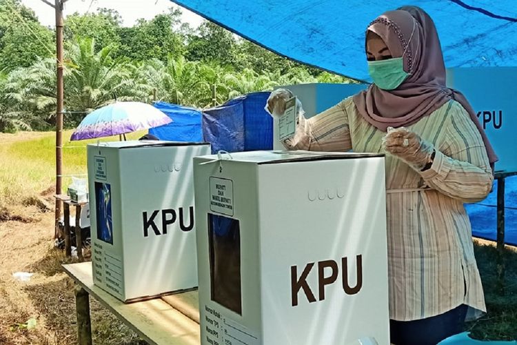 Calon Wakil Bupati Kotawaringin Timur nomor urut 01, Irawati, memberikan suaranya pada 9 Desember 2020. Pada Senin (14/12/2020) beredar video rekaman Irawati yang menyatakan dirinya terpapar covid dan harus menjalani isolasi di rumah sakit. 