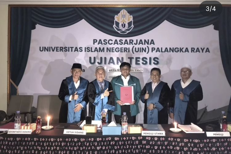 Gara-gara Mati Listrik, Ujian Tesis di UIN Palangka Raya Diterangi Lilin dan Senter Hp