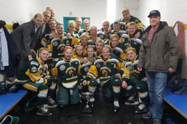 Tim hoki es junior Humboldt Broncos yang mengalami kecelakaan di Kanada setelah bus yang mereka tumpangi bertabrakan dengan truk.