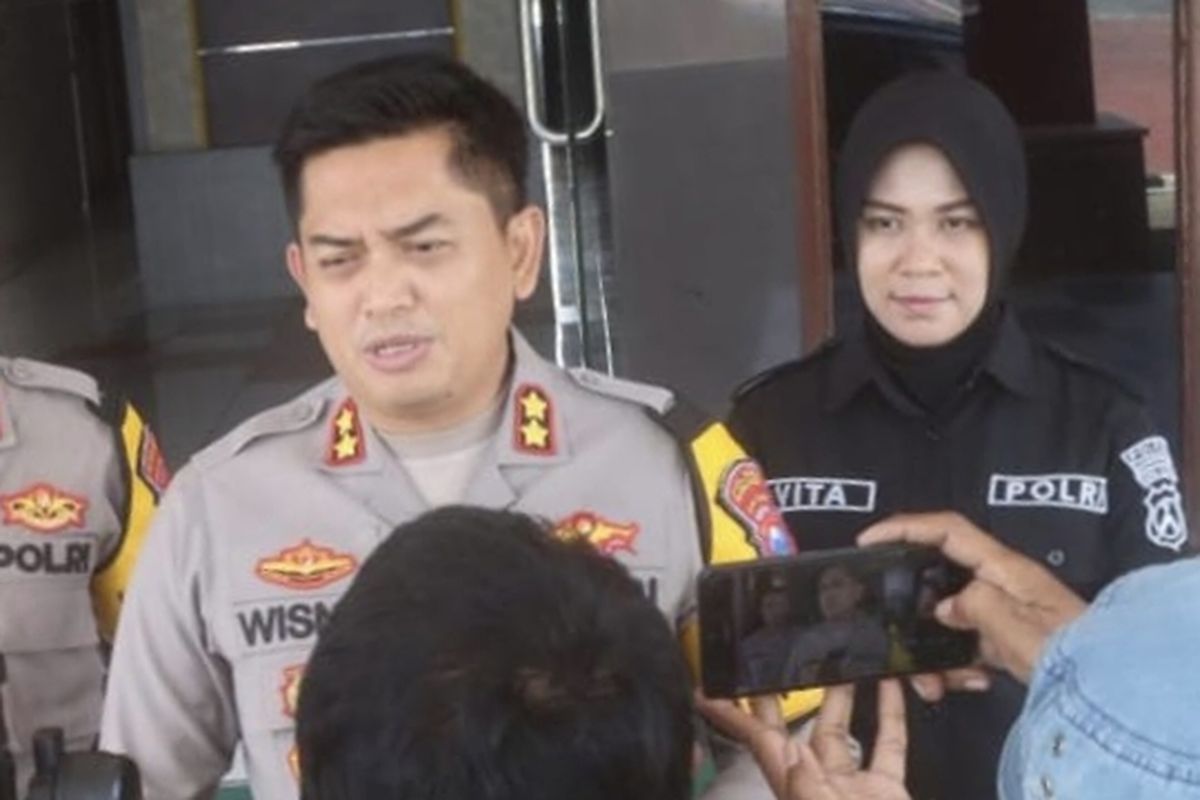 Kepala Polres Probolinggo Wisnu memberikan keterangan soal penemuan bayi meninggal dengan kondisi mengenaskan diduga dimakan hewan buas, Selasa (12/11/2024)