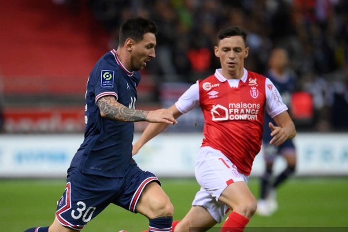 Lionel Messi melakoni debutnya di Paris Saint-Germain dalam laga pekan keempat Ligue 1 2021-2022 melawan Stade de Reims di Stadion Auguste Delaune, Senin (30/8/2021) dini hari WIB. 