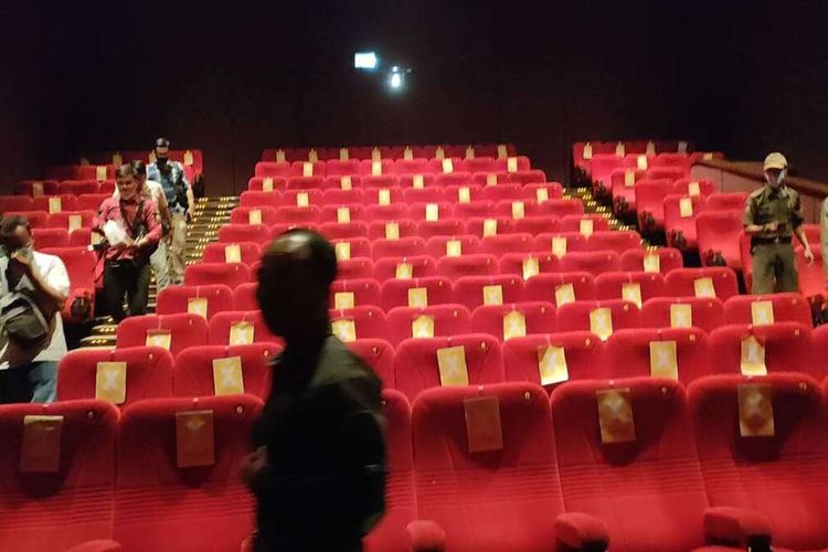 Setelah setahun tutup akibat pandemi Covid-19, bioskop di Sumedang akhirnya kembali dibuka, Jumat (21/5/2021). AAM AMINULLAH/KOMPAS.com