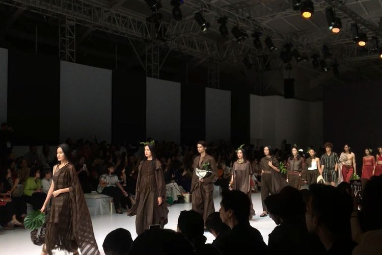 Show koleksi BIASA bertajuk 'Believe' dalam gelaran Jakarta Fashion Week 2026, di Pondok Indah Mall, Jakarta, Rabu (29/10/2025).