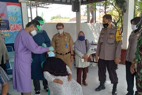 Tiba di Kota Tegal, Sekeluarga Pemudik Ini Jalani Tes Swab Antigen