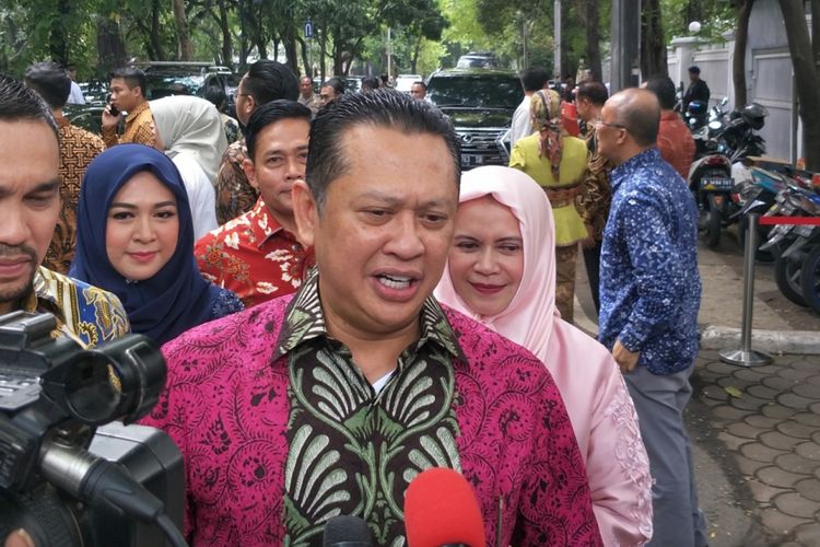 Ketua DPR RI Bambang Soesatyo bersilaturahim ke kediaman Presiden kelima RI sekaligus Ketua PDI-P Megawati Soekarnoputri, di Jalan Teuku Umar, Menteng, Jakarta Pusat, Jumat (15/6/2018).