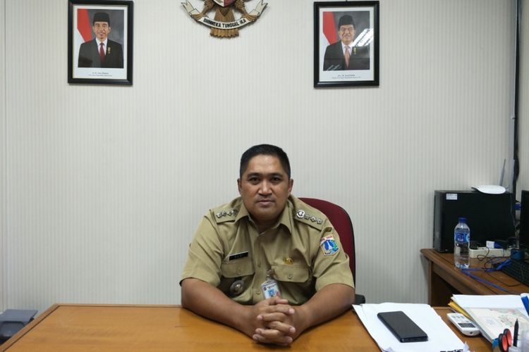 Camat Tanah Abang, Dedi Arif Darsono saat ditemui di Kantor Kecamatan Tanah Abang, Jakarta Pusat,  Senin (6/11/2017).