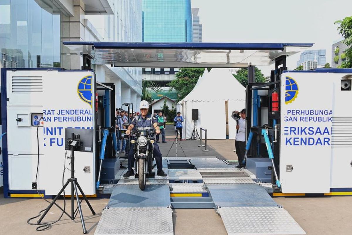 Kementerian Perhubungan menyediakan layanan pengujian sepeda motor listrik hasil konversi melalui mobil alat uji non-statis yang dapat berpindah-pindah tempat. Layanan ini merupakan salah satu upaya mendukung program konversi motor listrik, dalam rangka mewujudkan kualitas udara yang bersih dan mengurangi penggunaan BBM.