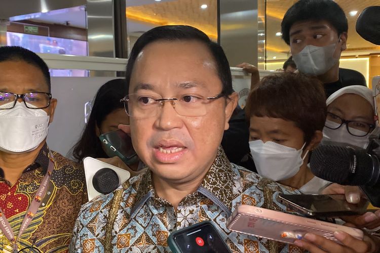 Kuasa hukum Putri Candrawathi, Arman Hanis di Bareskrim Polri, Jakarta, Jumat (26/8/2022). 