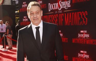 Sutradara Sam Raimi menghadiri pemutaran perdana film Doctor Strange in the Multiverse of Madness yang dihelat di Dolby Theater, Los Angeles, California, pada 2 Mei 2022. 
