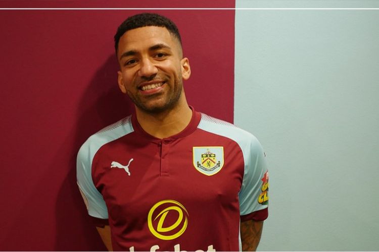 Aaron Lennon resmi bergabung dengan Burnley.