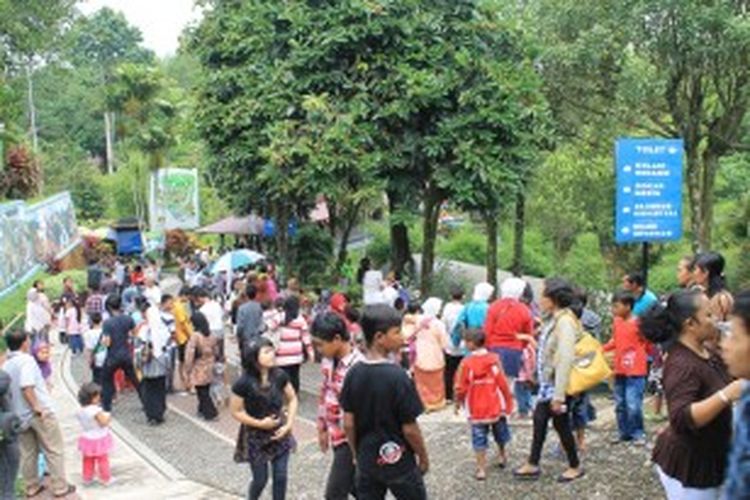 Taman Kyai Langgeng yang berada di tengah Kota Magelang Jawa Tengah dipadati pengunjung pada setiap musim liburan.