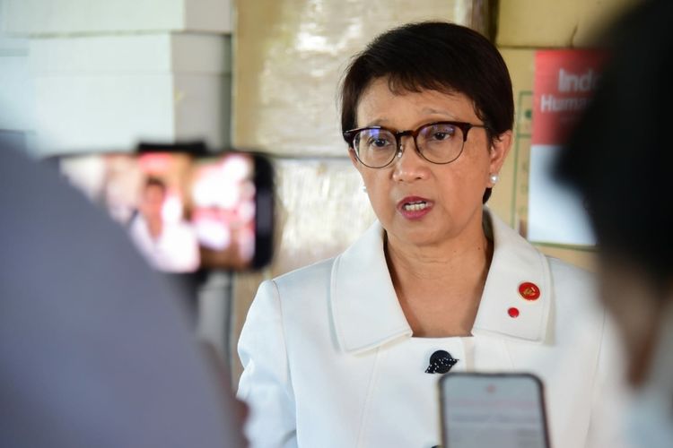 Menlu Retno Marsudi saat memberikan keterangan pers di Kyiv, Ukraina, Rabu (29/6/2022).