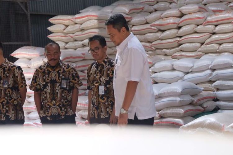 Saat ini, Bulog merealisasikan untuk percepatan impor beras.