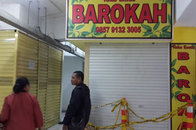 Sebuah toko emas di Pasar Terpadu Dinoyo Kota Malang yang dibobol maling, Kamis (15/6/2017)