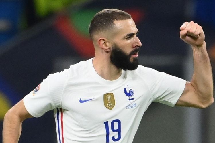 Karim Benzema merayakan setelah mencetak gol selama pertandingan sepak bola final UEFA Nations League antara Spanyol dan Perancis di stadion San Siro di Milan, pada 10 Oktober 2021.