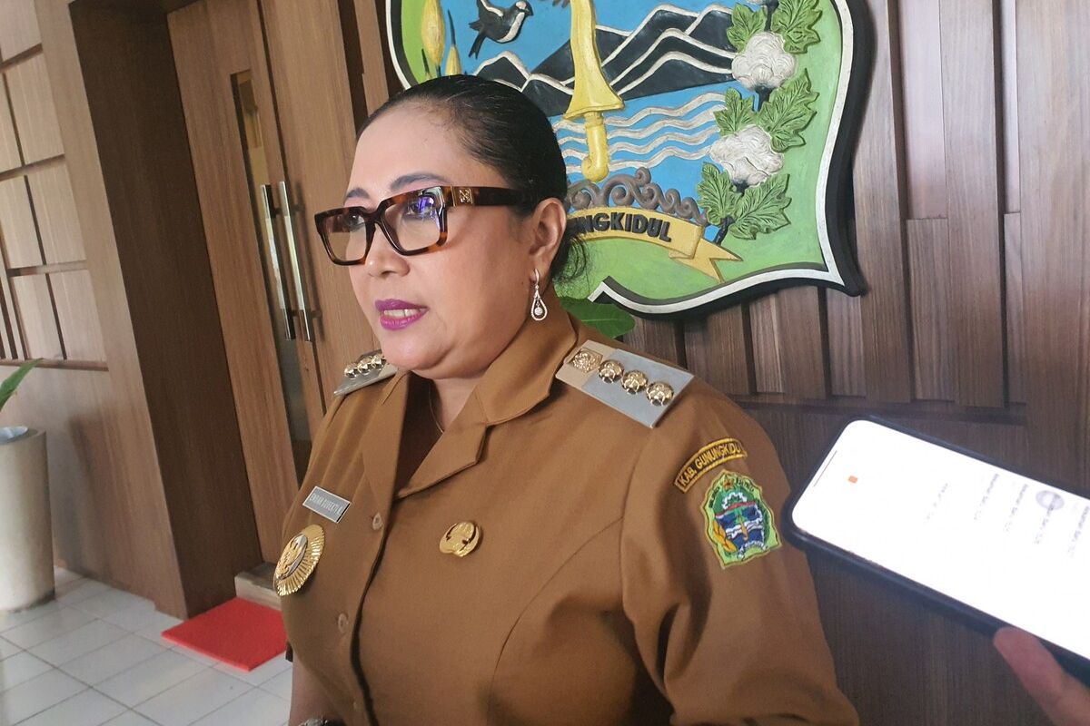 Bupati Gunungkidul Endah Subekti Kuntariningsih, di kantor Pemkab Gunungkidul Senin, (17/3/2025)