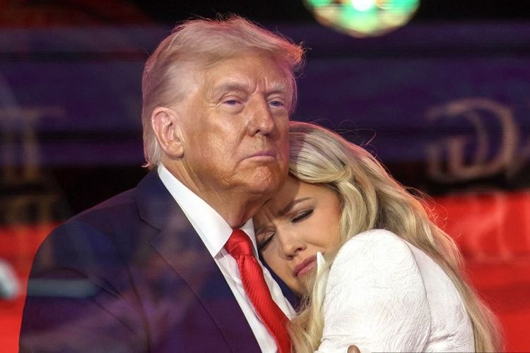 Momen Istri Charlie Kirk Peluk Trump di Upacara Penghormatan Terakhir Sang Suami