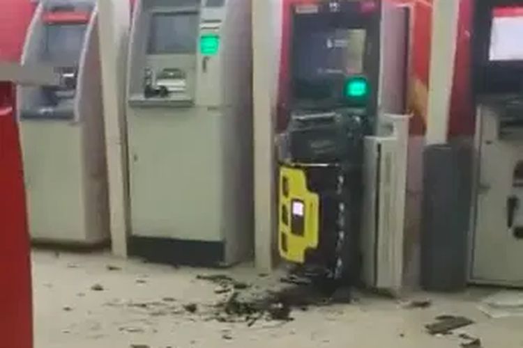 ATM yang diledakkan pencuri di Setia Alam, Selangor, Malaysia, 23 Februari 2023.