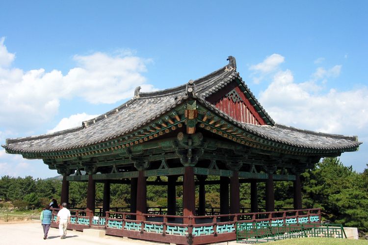 Kolam Donggung, merupakan kolam dalam istana Kerajaan Silla yang masih berdiri hingga sekarang