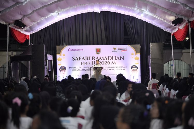 Wali Kota Semarang Agustina Wilujeng dalam kunjungannya di Lembaga Pemasyarakatan (Lapas) Perempuan Kelas II-A Bulu, Semarang pada Minggu (8/3/2026) malam. 
