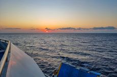 Naik Kapal KM Kirana VII Surabaya-Lombok, Indahnya Sunrise dan Atap Pulau Dewata