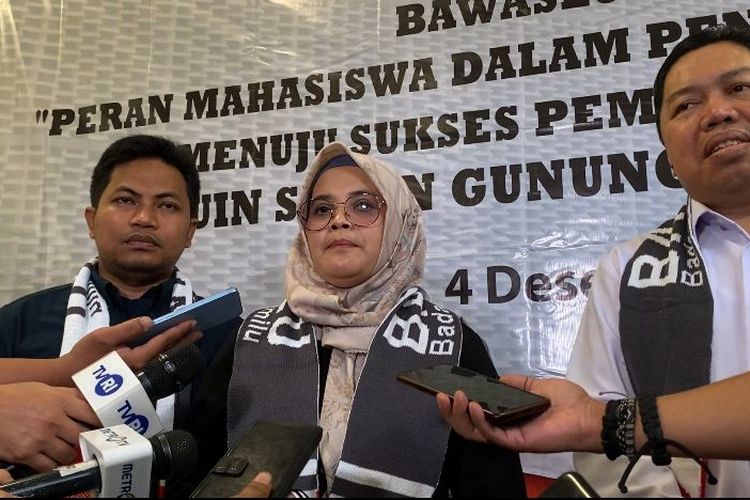 Anggota Badan Pengawas Pemilu (Bawaslu) Lolly Suhenty usai acara Bawaslu Ngampus di UIN Sunan Gunung Djati, Bandung, Senin (4/12/2023). 