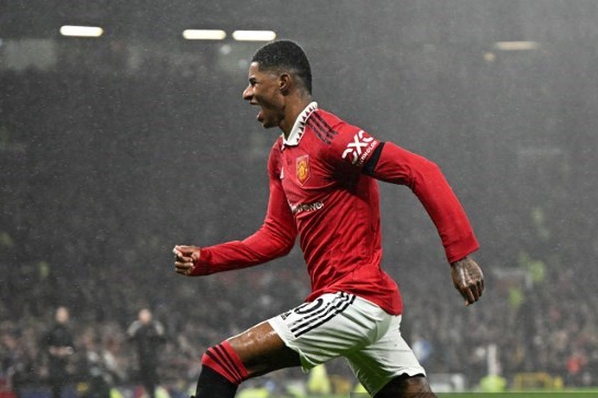 Selebrasi penyerang Manchester United Marcus Rashford setelah membobol gawang Nottingham Forest pada laga pekan ke-17 Liga Inggris 2022-2023 di Stadion Old Trafford, Rabu (28/12/2022) dini hari WIB. Man United menang 3-0 atas Nottingham Foerst.