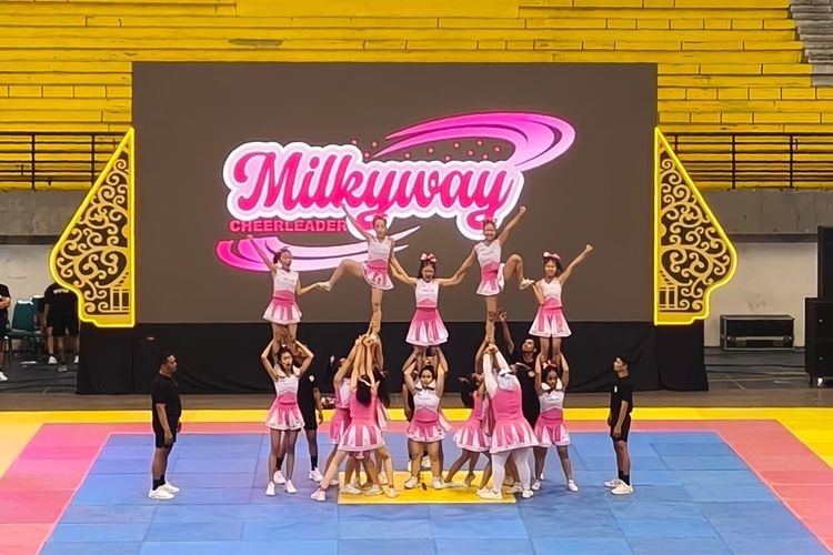 Tim cheerleading Milky Way kembali bersiap mengharumkan nama Indonesia di ajang dunia. Setelah berhasil finis di peringkat kelima pada kategori Junior 1 (usia 7?12 tahun) di Cheerleading World Championship (CWC) 2023, tahun ini Milky Way akan tampil di kategori Junior 2 (13?15 tahun) yang berlangsung di Takasaki, Jepang, pada 12?13 Desember 2025.