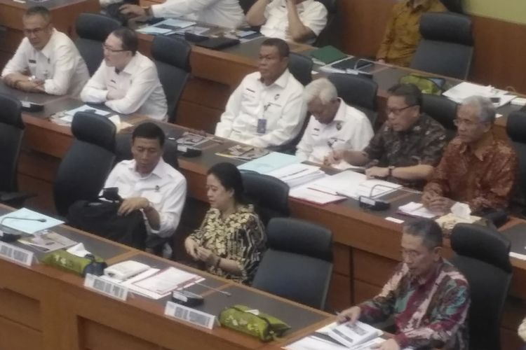 Menko Polhukam Wiranto dan Menko PMK Puan Maharani dalam rapat kerja RAPBN 2019 di Badan Anggaran DPR RI, Jakarta, Kamis (7/6/2018).