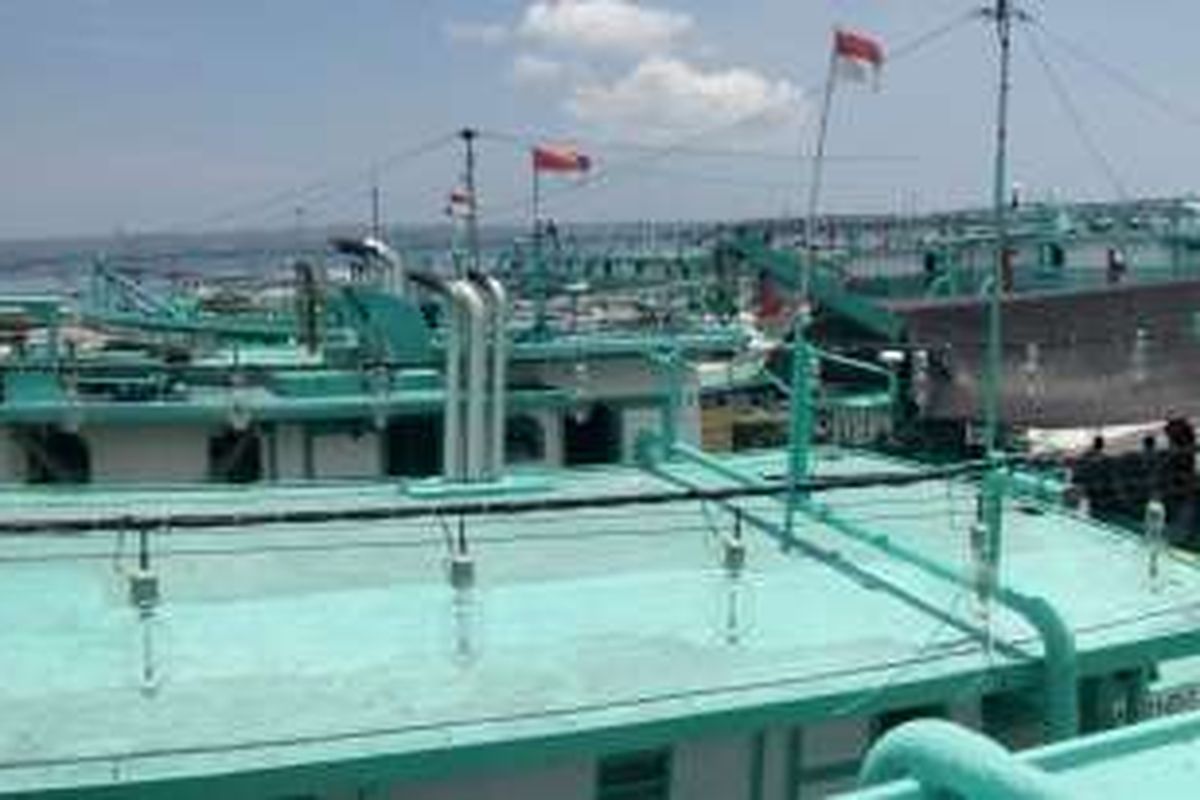Kapal ikan tuna yang tidak dioperasikan dan ditambahkan di Pelabuhan Ikan Benoa, Rabu(5/10/2016)