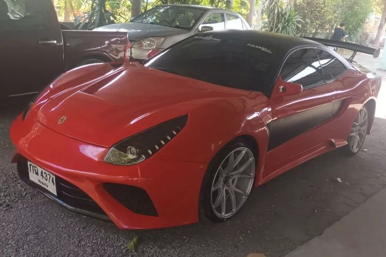 Modifikasi Toyota Celica menjadi Ferrari F12