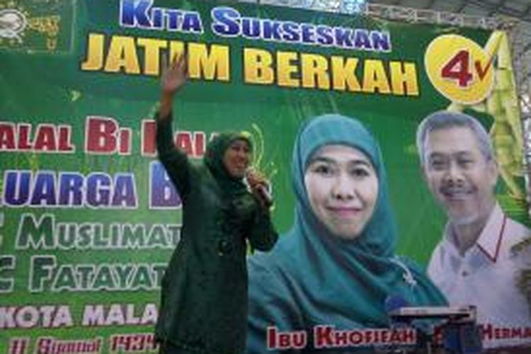 Khofifah Indar Parawansyah, saat kampanye di GOR Ken Arok Kota Malang, Minggu (18/82013).