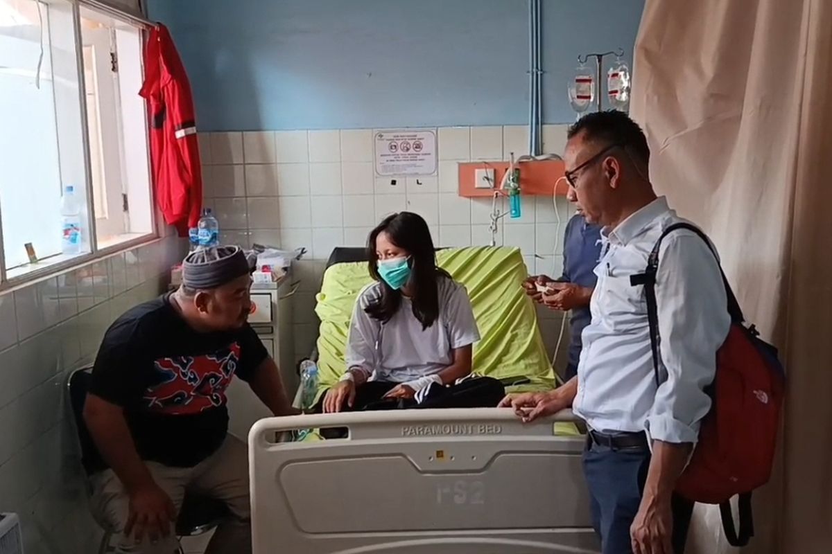 Faozan menjenguk kondisi MMH di rumah sakit di Kota Cirebon pada Senin (9/6/2025) siang.
