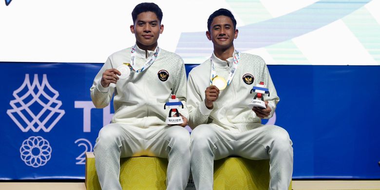 Selebrasi Alwi Farhan dan Moh Zaki Ubaidillah usai meraih medali SEA Games 2025.