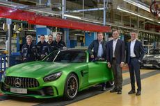 Mercedes Hadirkan AMG GT R dan GT Roadster “Handmade”