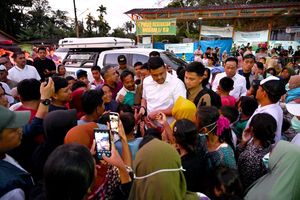 Curhat Pilu Pengungsi Tapanuli Selatan ke Bobby Nasution: Rumah Habis, Tak Tahu Mulai dari Mana