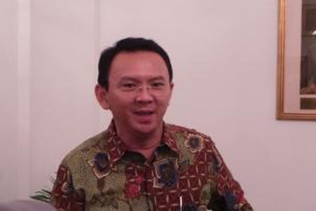 Gubernur DKI Jakarta Basuki Tjahaja Purnama saat wawancara wartawan, di Balai Kota, Rabu (6/1/2016).