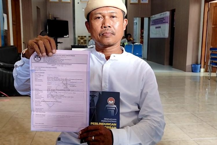 Suroto, salah satu saksi kasus pembunuhan Vina dan Eky, saat ditemui di rumahnya, Cirebon, Jawa Barat, Jumat (7/6/2024).