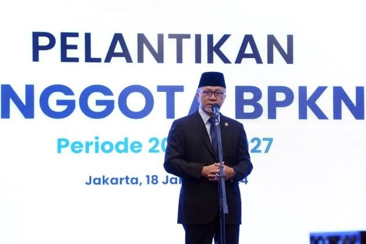 Mendag Zulhas melantik 23 anggota BPKN Periode 2024-2027 di Auditorium Kementerian Perdagangan (Kemendag), Jakarta, Kamis (18/1/2024).