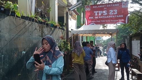 Cerita Pemilih Pemula Tegang Pas Mencoblos di TPS-nya Ridwan Kamil