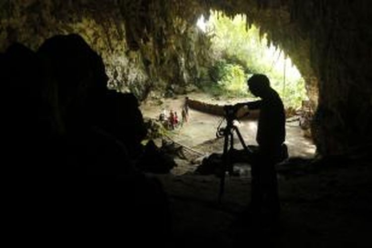 Situs purbakala Liang Bua, di Dusun Rampassa, Manggarai, Flores, Nusa Tenggara Timur, Minggu (3/6/2012). Di situs inilah arkeolog dari Pusat Penelitian Arkeologi Nasional bekerja sama dengan peneliti dari Australia menemukan kerangka manusia kerdil berjenis kelamin perempuan dengan ketinggian satu meter. Kerangka yang diberi nama Homo Floresiensis diperkirakan berusia 10.000 tahun.