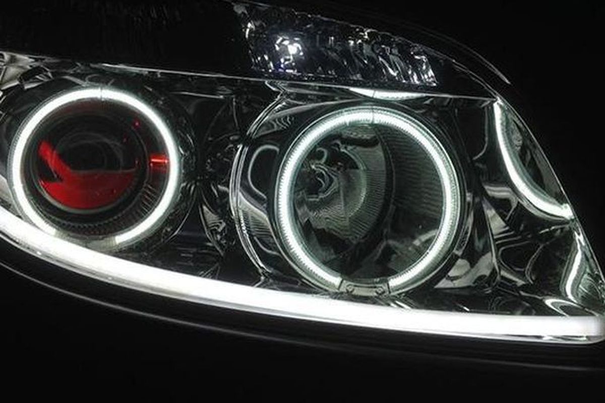 Ilustrasi modifikasi lampu depan atau headlamp kendaraan.