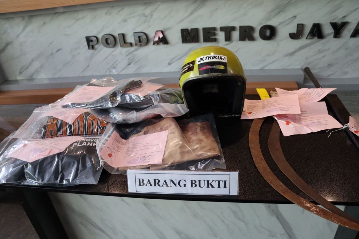 Polisi Rilis Barang Bukti Kasus Tawuran Sekolah di Tangerang Selatan 