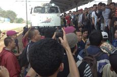 KRL Gangguan, Penumpang di Bekasi Ngamuk Blokade Jalur Kereta