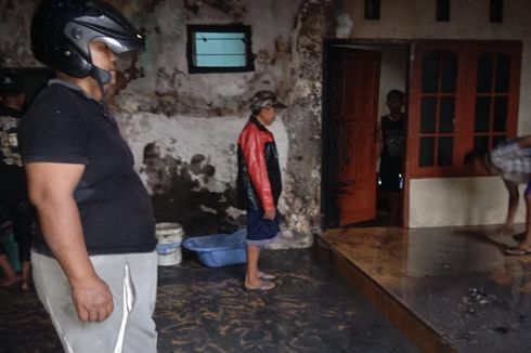 Rumah Tersambar Petir, Uang Ratusan Juta di Lemari Dilalap Api
