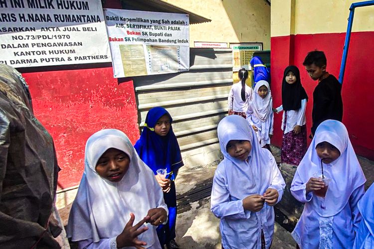8 Ruang Kelas SD Ditutup Pagar Imbas Sengketa Lahan, Siswa di Bandung Barat Terpaksa Belajar Bergantian