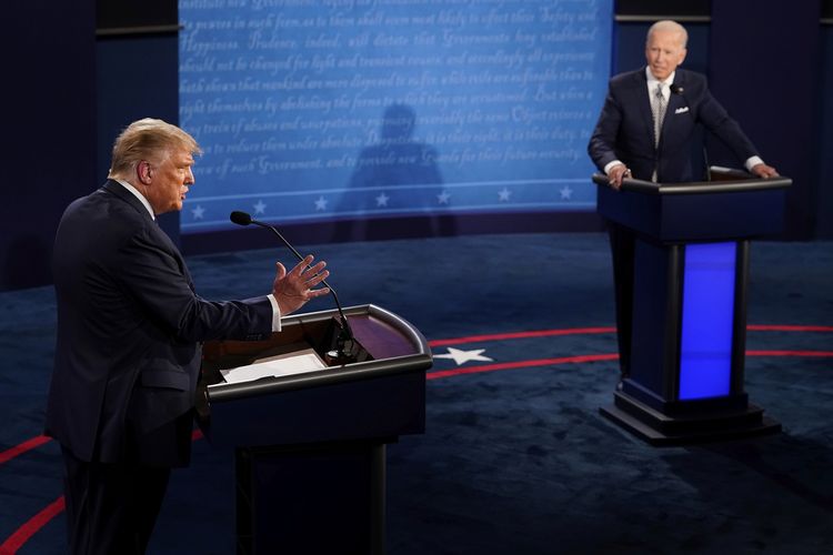 Presiden Amerika Serikat Donald Trump dan kandidat presiden dari Partai Demokrat Joe Biden selama debat perdana Pilpres AS di Case Western University and Cleveland Clinic di Cleveland, Ohio, pada 29 September 2020.