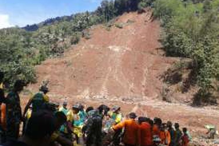 Kondisi longsor di desa Donorati, Kecamatan Purworejo, bermula dari longsor yang turun dari perbukitan Menoreh. Tanah sempat menutupi sungai sebelum menghantam rumah yang ada di seberang sungai.