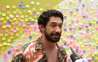 Ketua Komite Festival Film Indonesia (FFI) sekaligus aktor Reza Rahadian usai menjadi pembicara di acara Idea Fest 2023, di JCC Senayan, Jakarta Pusat, Minggu (1/10/2023).