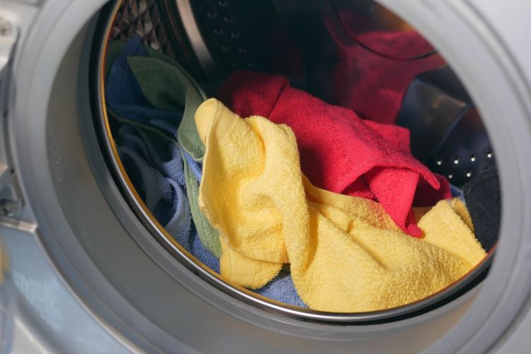 Setop Sekarang Juga, Bahaya Mengintai jika Lap Dapur Dicuci Bareng Handuk 